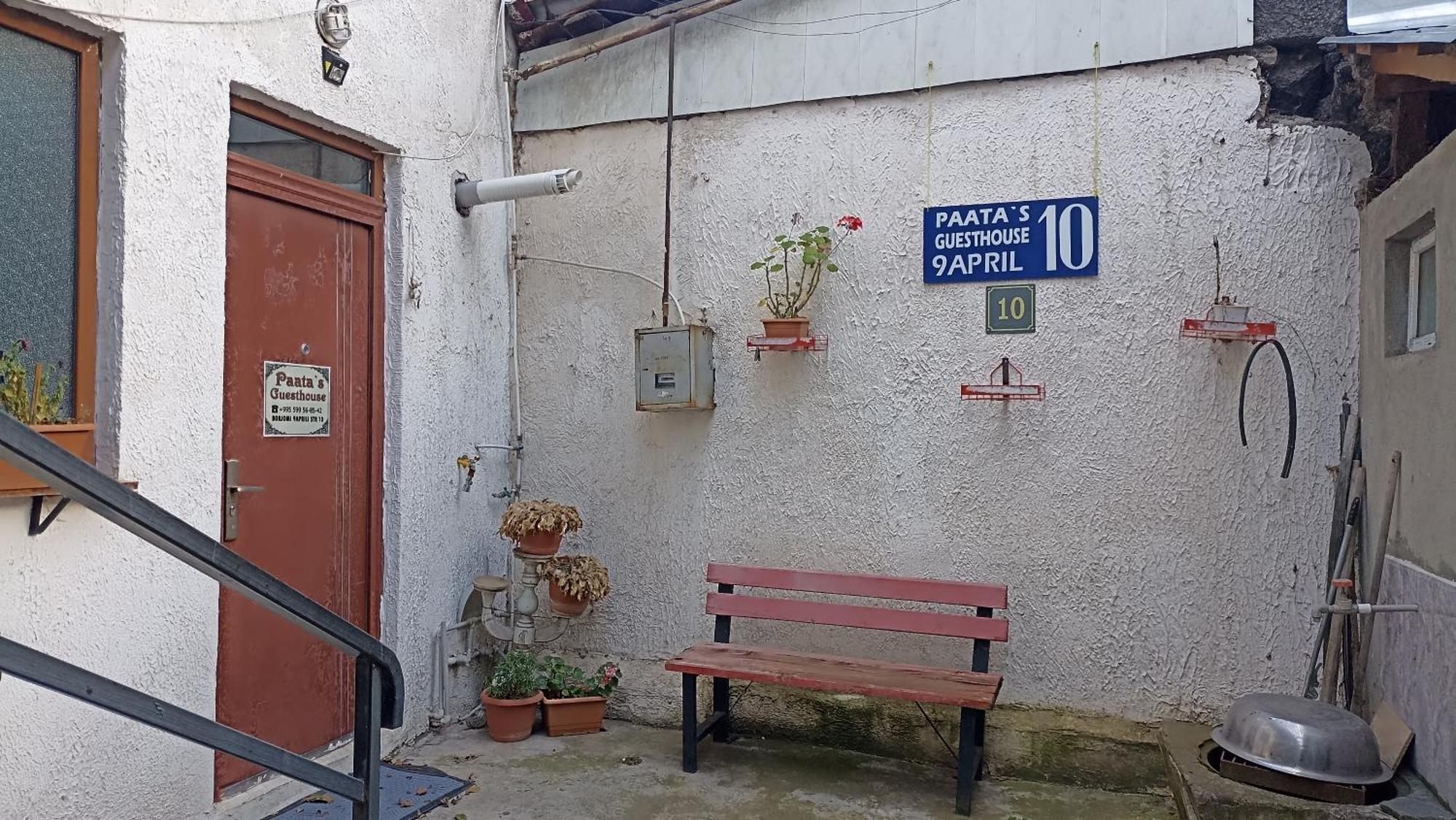 Paata'S Guesthouse Borjomi Bagian luar foto