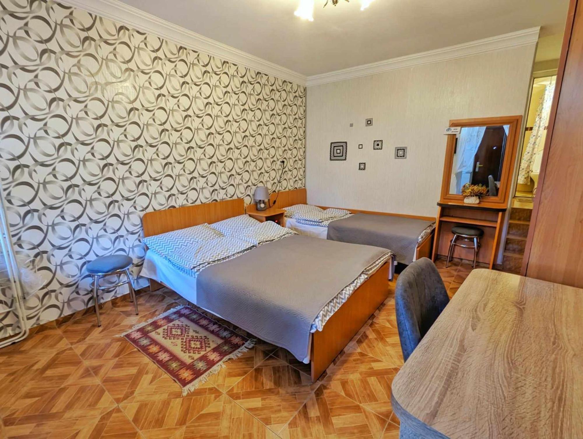 Paata'S Guesthouse Borjomi Bagian luar foto